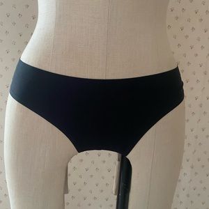 Wealurre seamless black panties size medium. NWOT. Never worn.